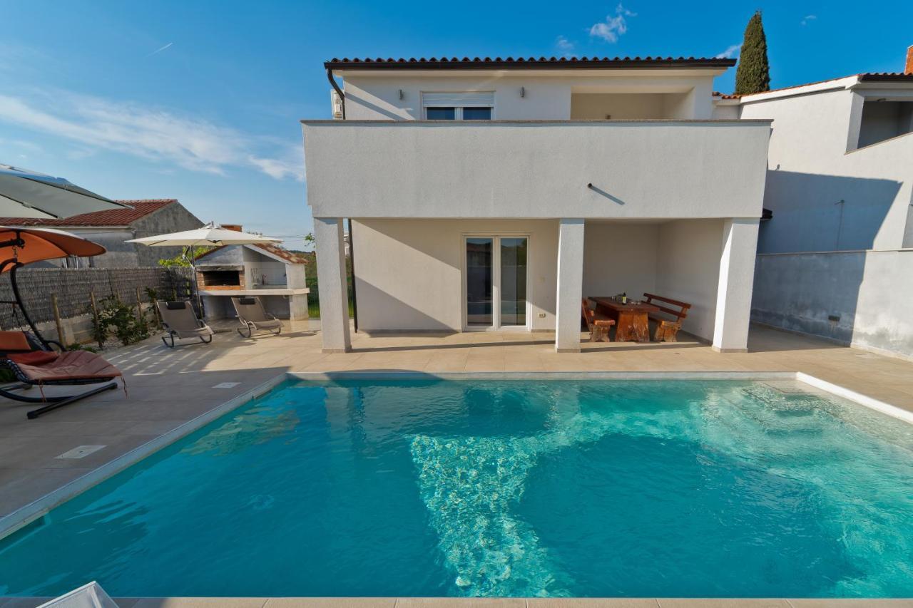 Villa Luka With Private Pool Near PUY Eksteriør bilde